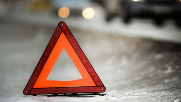 Водителя грузовика заблокировало в кабине на железнодорожных путях в Новосибрске