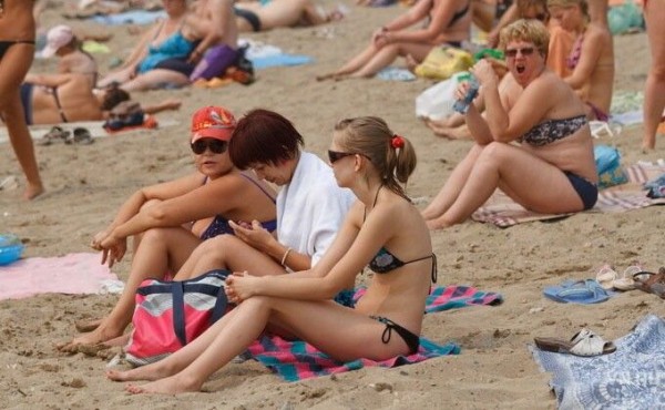 Вода в Оби слишком холодна, несмотря на 30-градусную жару Вода в Оби слишком холодна, несмотря на 30-градусную жару