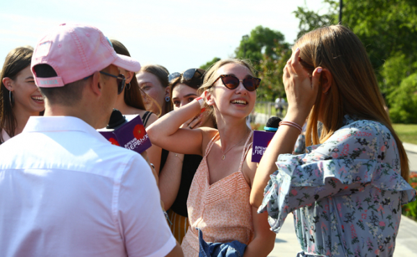 &laquo;Девочки страдают &ndash; они мечтали, накупили платьев&raquo; &ndash; отменят ли выпускные 2020?