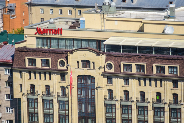 Бассейн и SPA, девочки в бикини: отель приглашает сибиряков развлечься во время самоизоляции