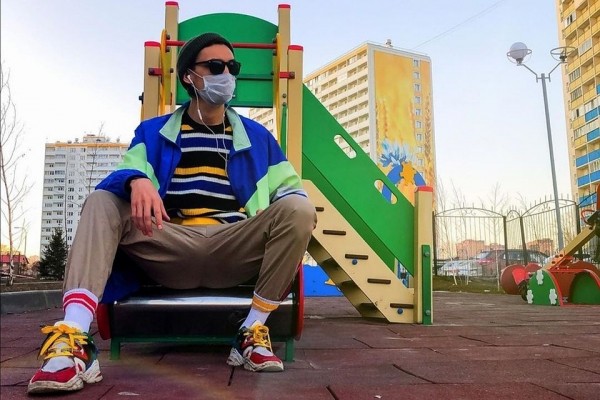 Облизывает губы и ставит пятерки: новосибирский педагог завел аккаунт в TikTok. Его видео сводят с ума