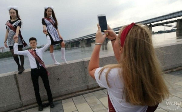 Редкие школьники рискнули отметить последний звонок 2020 на набережной