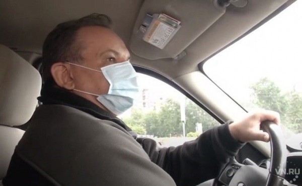 Волонтер-колясочник развозит продукты нуждающимся в Новосибирске Волонтер-колясочник развозит продукты нуждающимся в Новосибирске