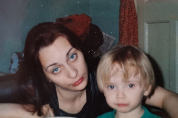 &laquo;Я открою тебе секрет&raquo;: сибирячка ищет младшую сестру, о которой узнала после смерти матери