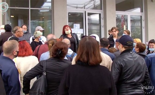 Открыть рынки Новосибирска потребовали торговцы на митинге Открыть рынки Новосибирска потребовали торговцы на митинге