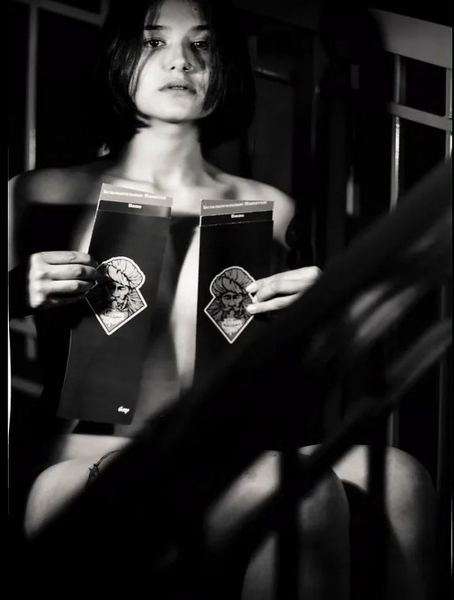 &laquo;Мы остались обнаженными. Когда все это закончится?&raquo;: сотрудники новосибирского бара разделись из-за запрета работать