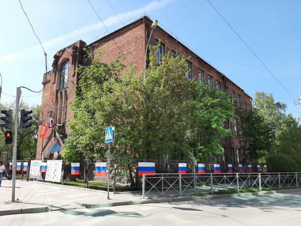 Флаги Дня Победы 2020 на балконах и в окнах Новосибирска Флаги Дня Победы 2020 на балконах и в окнах Новосибирска