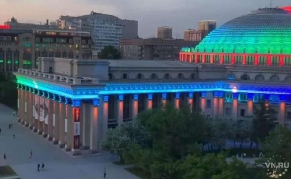 Новую подсветку НОВАТа высмеяли новосибирцы в соцсетях 