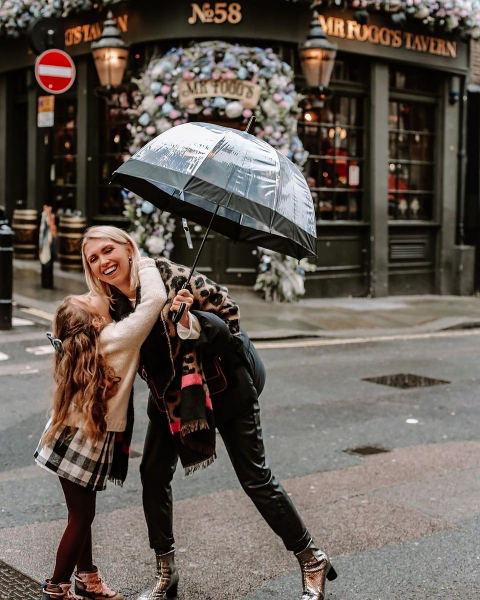 &laquo;Вы продукты принимаете от государства? Позор вам!&raquo;: блогершу, одевающую детей в дорогие бренды, затравили за школьный сухпаек дочки