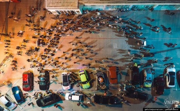 Полиция нашла организаторов ночной вечеринки на площади Ленина Полиция нашла организаторов ночной вечеринки на площади Ленина