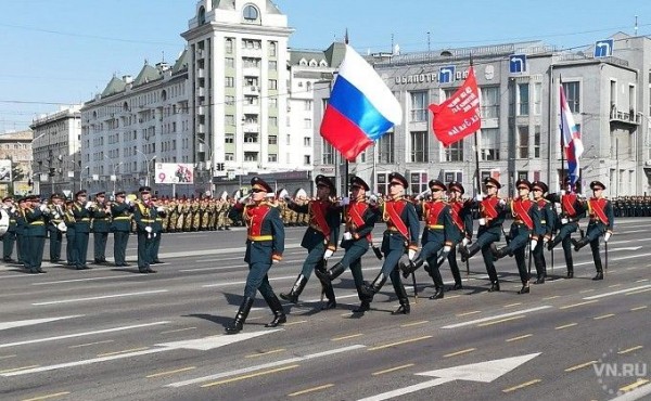 Парад Победы 24 июня начался в Новосибирске - фоторепортаж