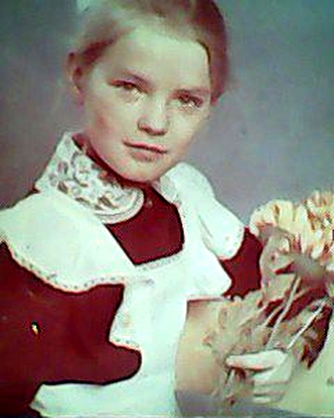 &laquo;Меня домогался приемный отец&raquo;: удочеренная сибирячка ищет родную маму