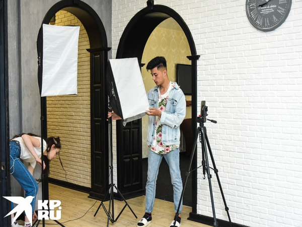 Двойняшки, школьный учитель и даже ребенок: зачем 15 блогеров сняли дом и теперь живут вместе