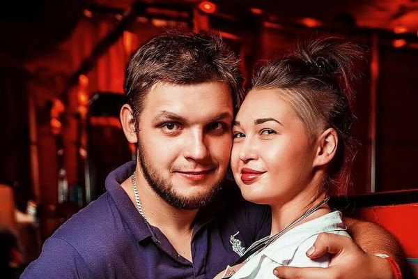 Сибирячка вышла замуж за своего детсадовского друга через 20 лет после знакомства