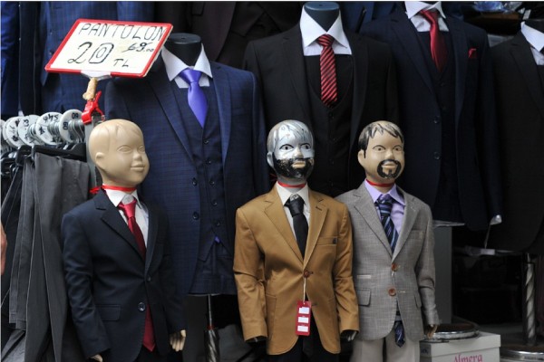 &laquo;Это всего лишь штамп! Мы даже не целовались!&raquo;: многодетная сибирячка вышла замуж за мигранта ради одежды для детей