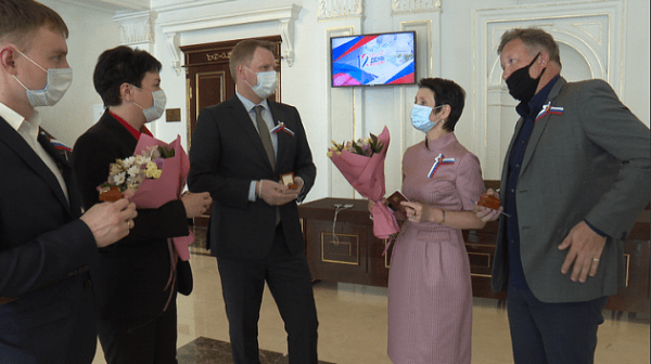 Коллективу фильма «Снежные призраки» вручили госпремию Новосибирской области Коллективу фильма «Снежные призраки» вручили госпремию Новосибирской области