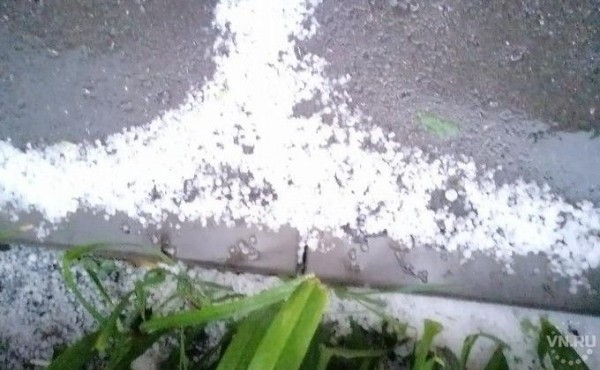 Гигантским градом завалило Барабинск и Куйбышев