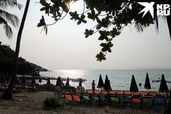 Россиянок с детьми отказались выпустить из Таиланда из-за видео с пляжа Россиянок с детьми отказались выпустить из Таиланда из-за видео с пляжа