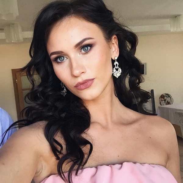 Самая красивая полицейская Новосибирска сняла погоны и стала блогером-сетевиком Самая красивая полицейская Новосибирска сняла погоны и стала блогером-сетевиком