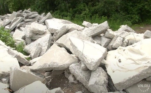 Кусками бетона завалили дорогу к дачам на ВАСХНИЛе