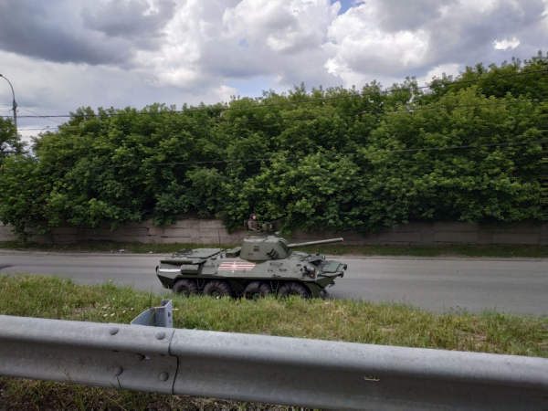 Колонна военной техники прошла по центру Новосибирска