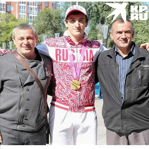 Чемпиона по греко-римской борьбе обвинили в избиении полицейского: его вязали восемь человек