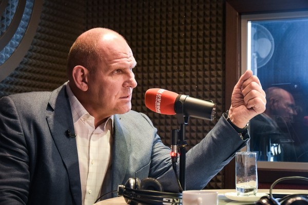 &laquo;Не-не-не, новой перестройки нам не надо!&raquo;: Александр Карелин объяснил смысл поправок в Конституцию