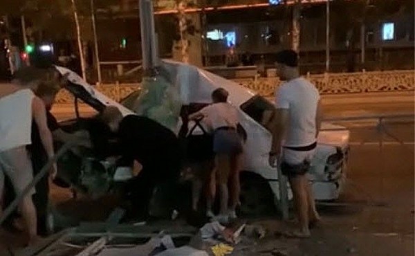 Ночное знакомство за хот-догом закончилось страшным ДТП на Красном проспекте Ночное знакомство за хот-догом закончилось страшным ДТП на Красном проспекте