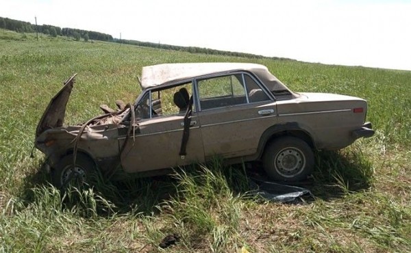 Восемь человек набились в ВАЗ-2106 &ndash; семь пострадали, один погиб