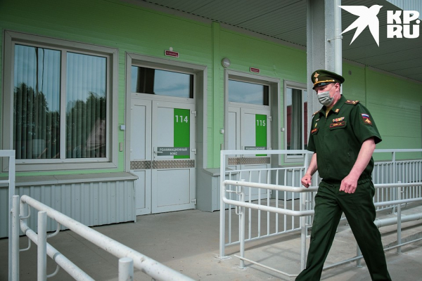 Пока лечат только &laquo;своих&raquo;: как выглядит госпиталь, который военные построили в Новосибирске за 56 дней