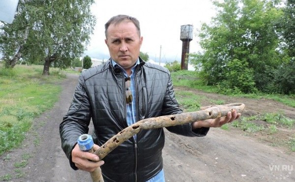 18 дыр на полутора метрах: изношенный водопровод заменили в Сосновке