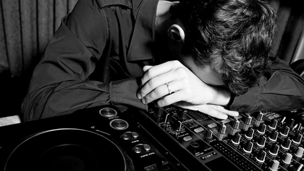 Диджей незаконной вечеринки в Новосибирске наиграл на штраф Диджей незаконной вечеринки в Новосибирске наиграл на штраф