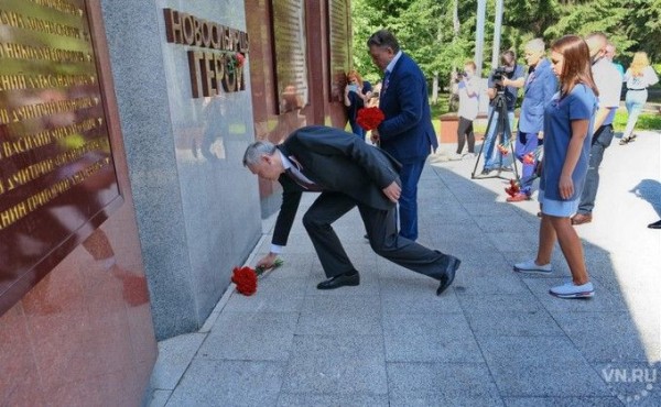 Губернатор в День России возложил цветы к памятнику Героям и полным кавалерам ордена Славы Губернатор в День России возложил цветы к памятнику Героям и полным кавалерам ордена Славы
