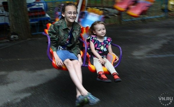 &laquo;Путинские&raquo; 10 000 рублей на детей начали получать новосибирцы