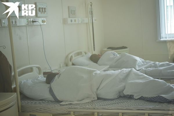 Пока лечат только &laquo;своих&raquo;: как выглядит госпиталь, который военные построили в Новосибирске за 56 дней