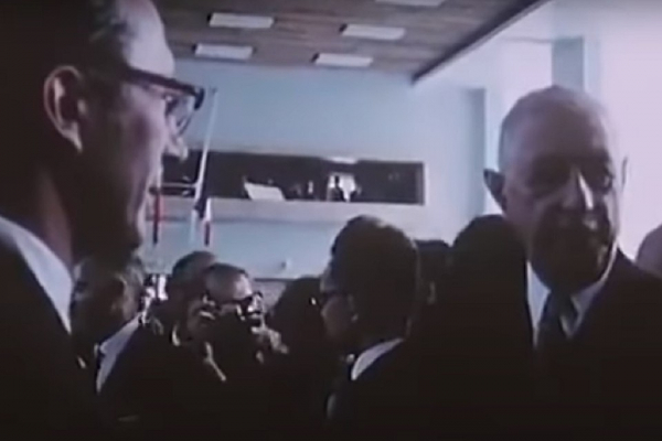 &laquo;Это же была деревня&raquo;: французы опубликовали цветное видео с визитом Шарля де Голля в Академгородок