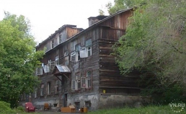 На улице оказались погорельцы из барака на Степной На улице оказались погорельцы из барака на Степной