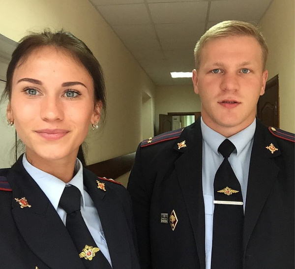 Самая красивая полицейская Новосибирска сняла погоны и стала блогером-сетевиком Самая красивая полицейская Новосибирска сняла погоны и стала блогером-сетевиком