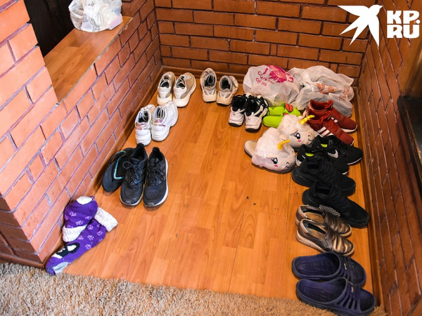 Двойняшки, школьный учитель и даже ребенок: зачем 15 блогеров сняли дом и теперь живут вместе