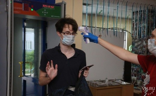 Удачи на ЕГЭ пожелал выпускникам губернатор Андрей Травников Удачи на ЕГЭ пожелал выпускникам губернатор Андрей Травников