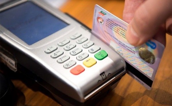 24-летняя сотрудница банка «повесила» на клиентов 3-миллионный кредит 24-летняя сотрудница банка «повесила» на клиентов 3-миллионный кредит