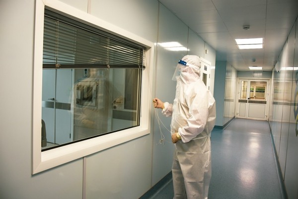 В «Векторе» начали испытывать вакцину от коронавируса: добровольцам платят по 147 тысяч, но не дают больничный В «Векторе» начали испытывать вакцину от коронавируса: добровольцам платят по 147 тысяч, но не дают больничный