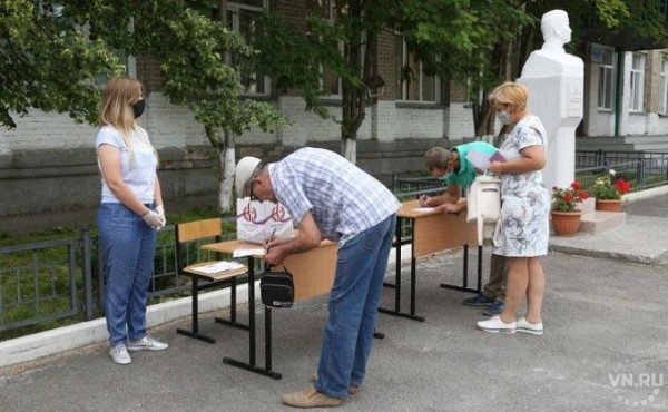 Явка на голосование по Конституции в районах области в три раза выше, чем в Новосибирске
