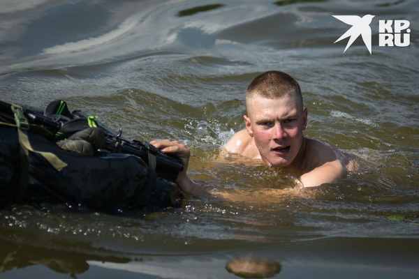 Разведчики разделись и поплыли: как военные отметили День Ивана Купалы