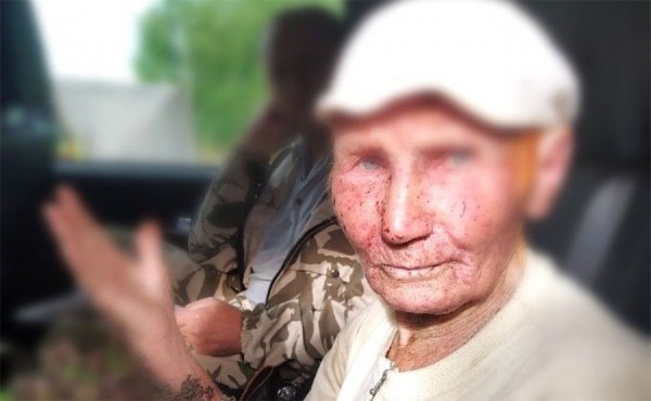 Бродившую по лесу 4 дня старушку нашли спасатели