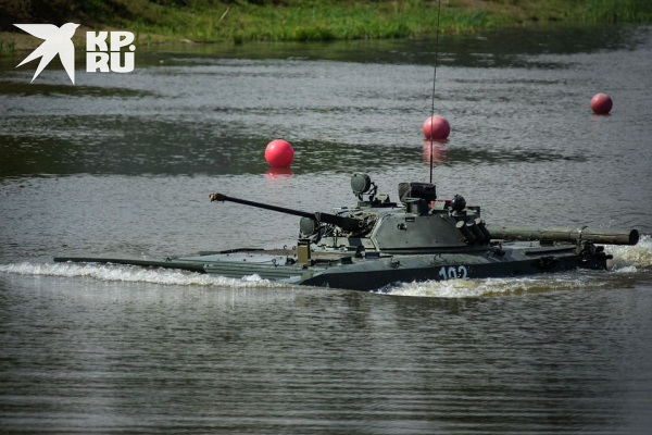 Разведчики разделись и поплыли: как военные отметили День Ивана Купалы