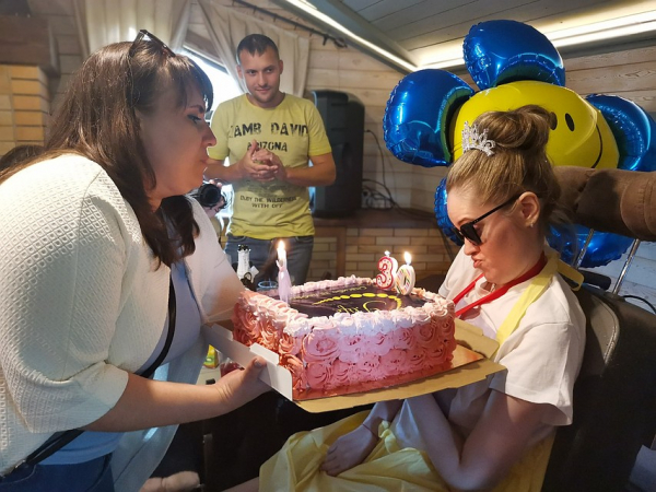 Жизнь после укуса: парализованная из-за клеща сибирячка встала на ноги в свой 30-летний юбилей