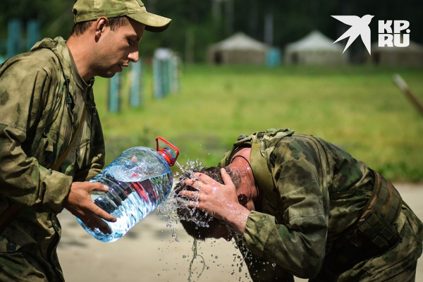 Разведчики разделись и поплыли: как военные отметили День Ивана Купалы