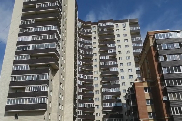 &laquo;Вряд ли он рассказывает, как обманул людей&raquo;: видеоблогер обвинил новосибирского депутата-застройщика