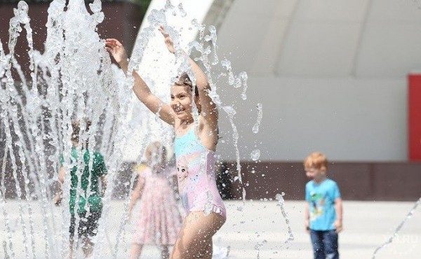 Новосибирский фонтан «запел» военные песни Новосибирский фонтан «запел» военные песни